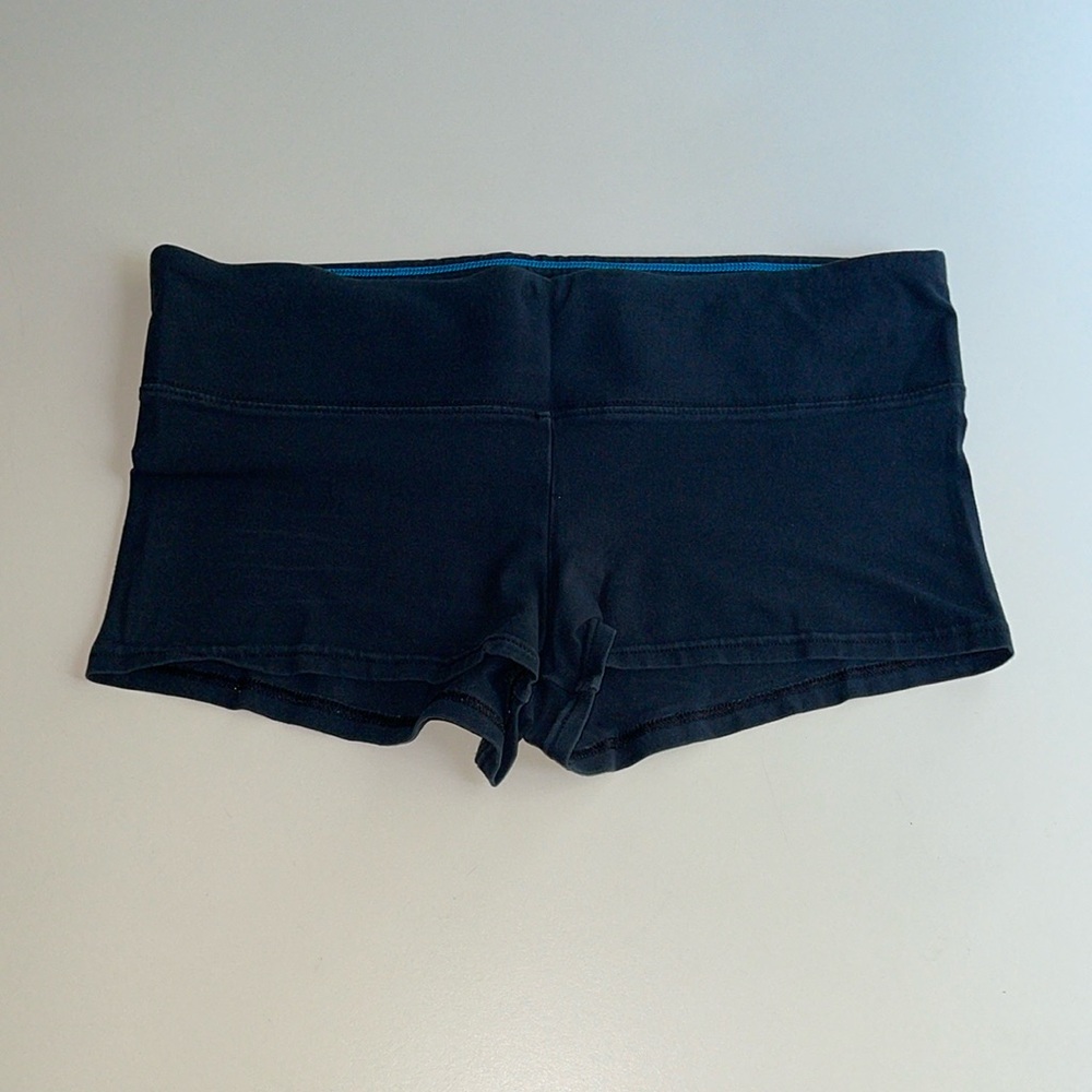 Aritzia TNA Black Stretch Shorts